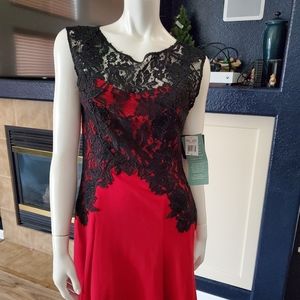 🎉😍 NWT Melrose Red and Black Lace Dress sz. 6